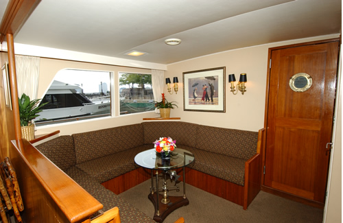 NY motor yacht Calypso settee